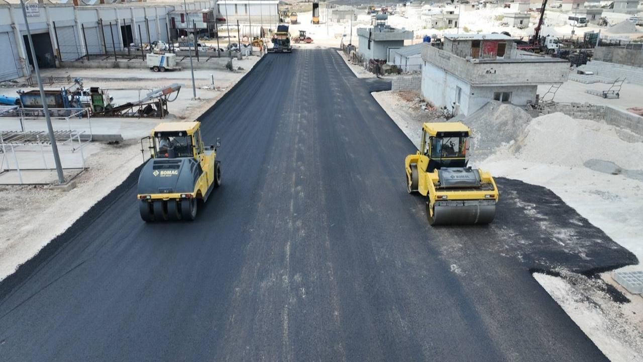 Büyükşehir Ekipleri Bu Kez Mobilyacılar Sitesinde Asfaltlama Çalışması Gerçekleştirdi