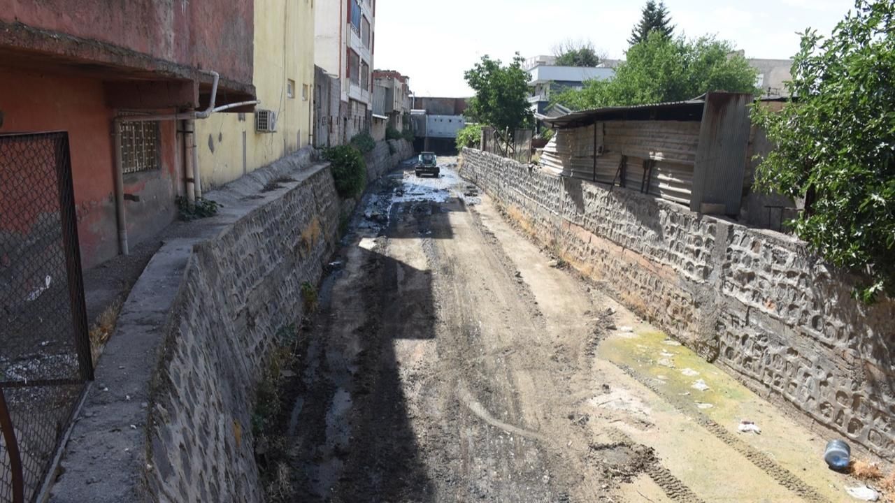 Hilvan’da Korçik Deresi Temizleniyor