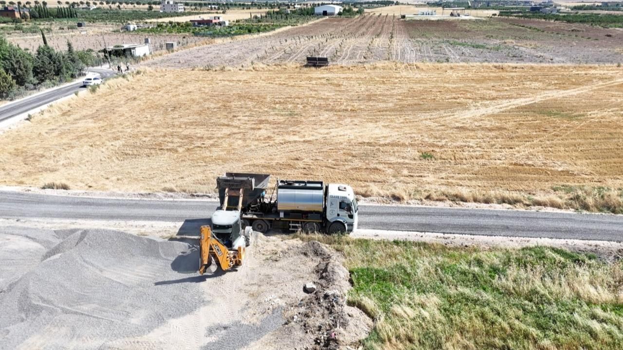 Karaköprü'de Kırsal Yollar Yenileniyor