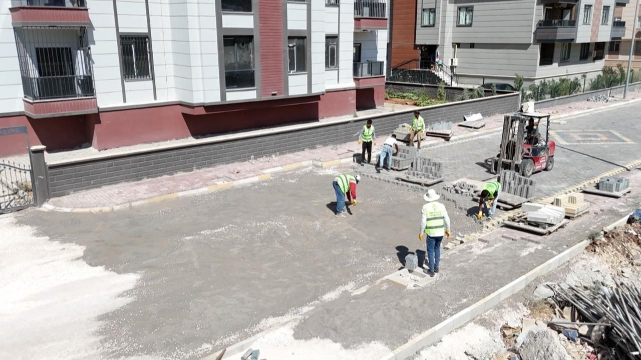 Karaköprü’de Yol Ve Kaldırım Atağı Sürüyor